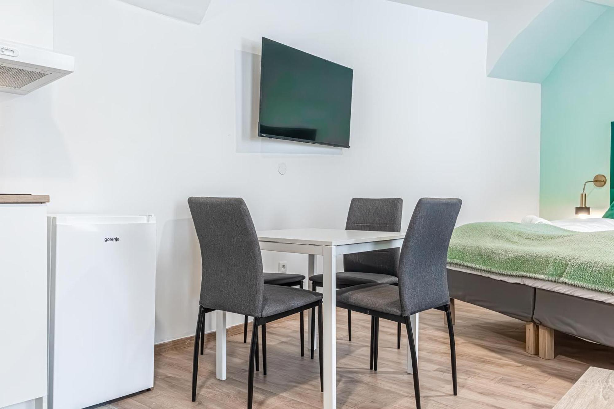 Westbahnhof - Kingbed With Ensuite Washer Apartment *